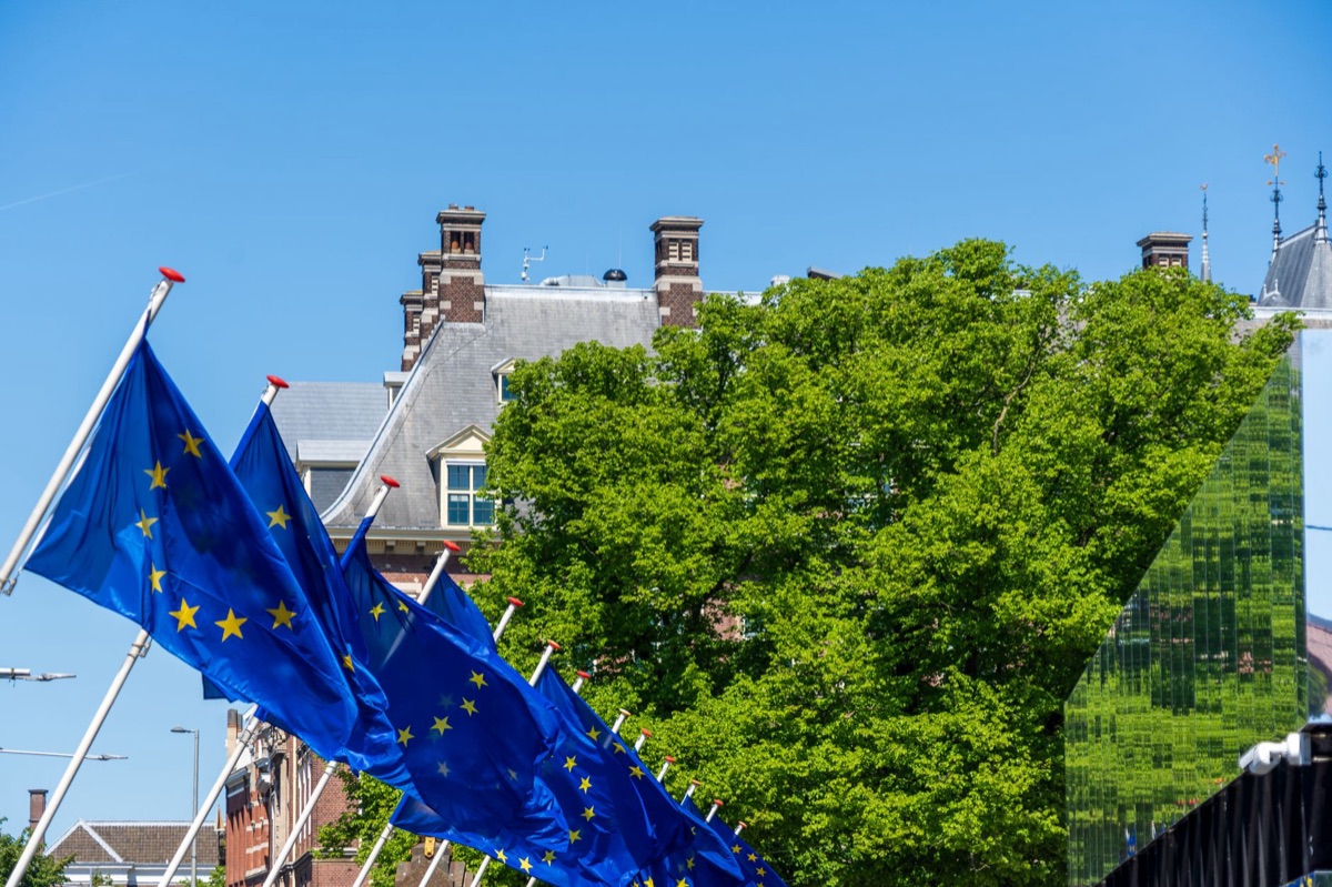 simbolo delle istituzioni dell'Unione Europea per la normativa MiCA