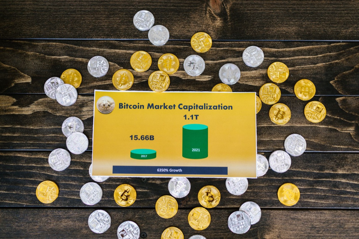 Ícone de criptomoeda representando o mercado global de ativos digitais.