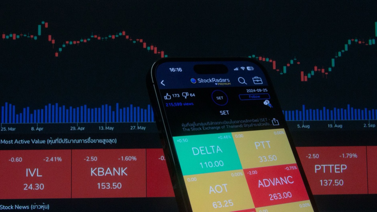 Application de trading sur smartphone affichant des graphiques boursiers.