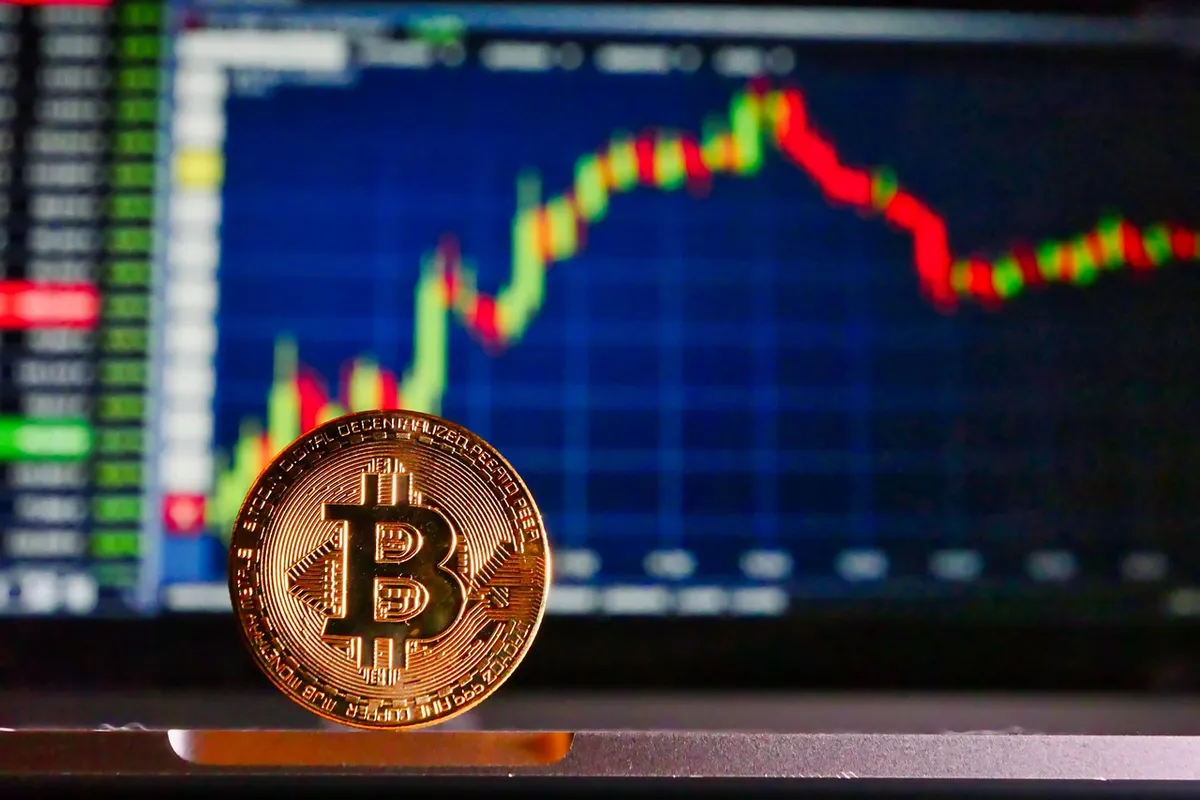 bitcoin, table, courses, finance, virtual, crypto, currency, money, coin, computer, screen, falling, increasing, bitcoin, bitcoin, bitcoin, bitcoin, crypto, cry