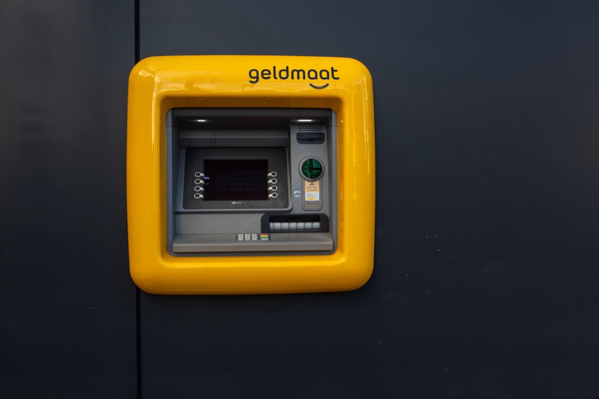 Bankfiliale mit Digital-Kiosk