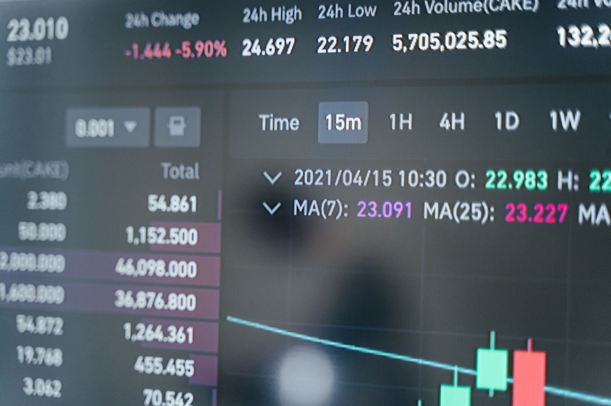 Négociants à un salon de crypto-monnaie