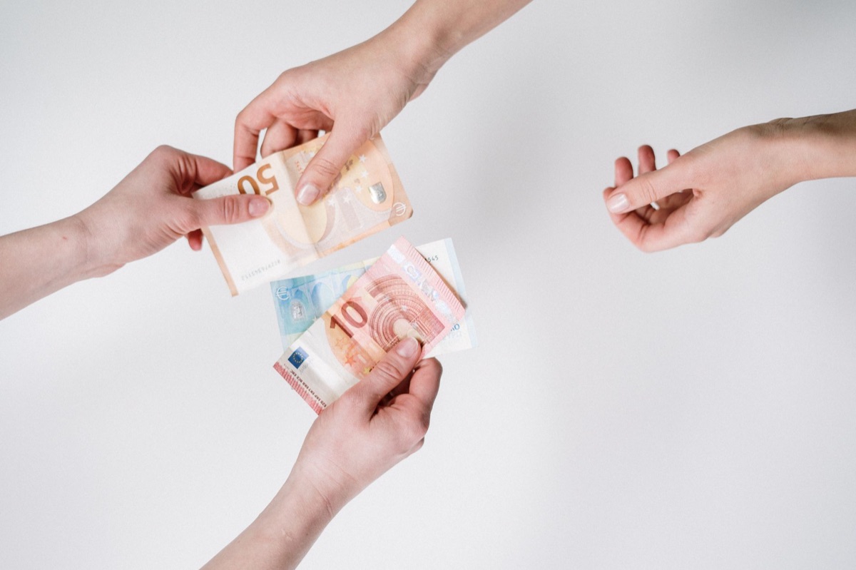 Guide des frais de transaction sur les exchanges de cryptomo